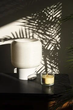 Lit Candle and Table Lamp in Cozy Interior Foto stock