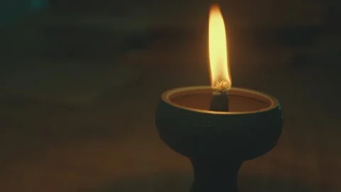 Lit Candle Burning Inside Dark Blue Embossed Bowl on Pedestal Vídeos de archivo 337424529