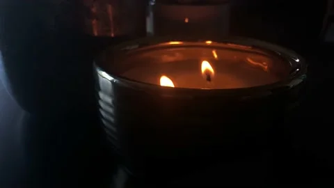 Lit Candle Centerpiece Panning Down and Focus Change Vídeo Stock 100524701