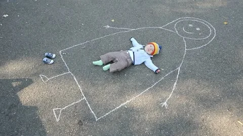 Little baby layed down inside a drawn mother on asphalt Video stock 12303682
