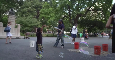 Little Boy with Bubble Vidéo 42660440