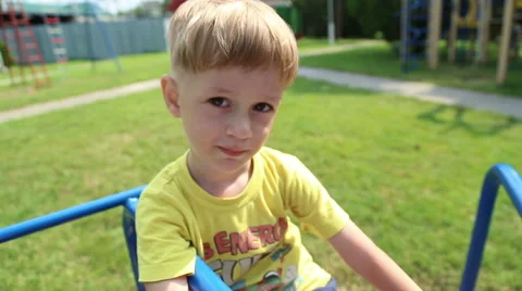 Little boy on the carousel Видео 52431126