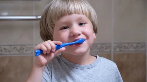 Little boy cleaning teeth by himself. Brushing teeth Stock Footage 111760801