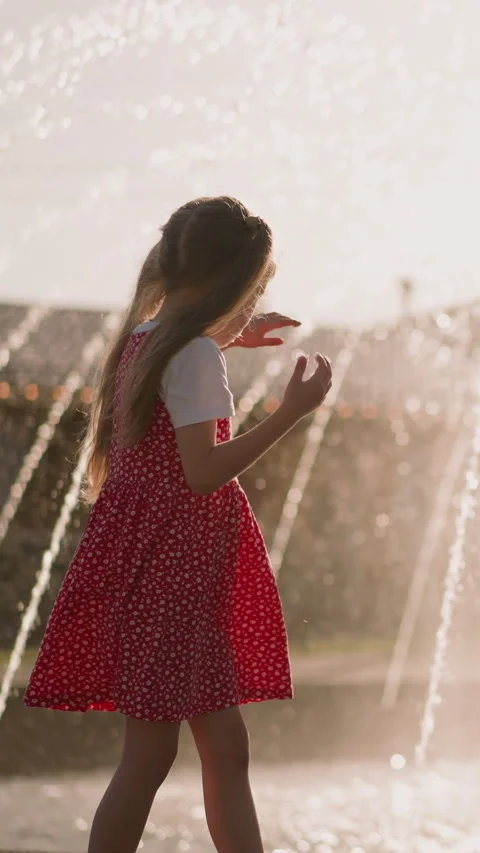 Little boy eats sugar candy wool with elder sister in park Vídeos de archivo 307774009