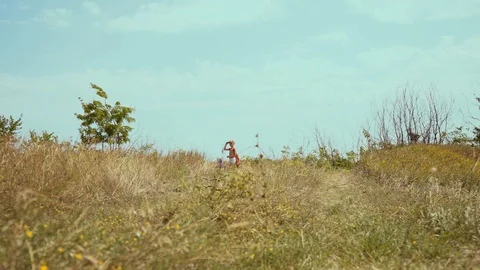 The little boy got lost in the desert. The child is behind the group of tourists 스톡 동영상 99607616