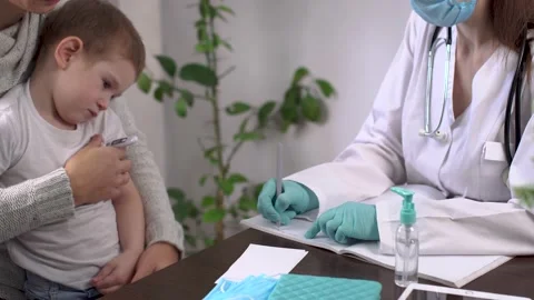 Little boy with his dad is visiting the pediatrician's office Stock Footage 194465807