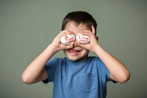 A little boy holding a Easter eggs Foto stock