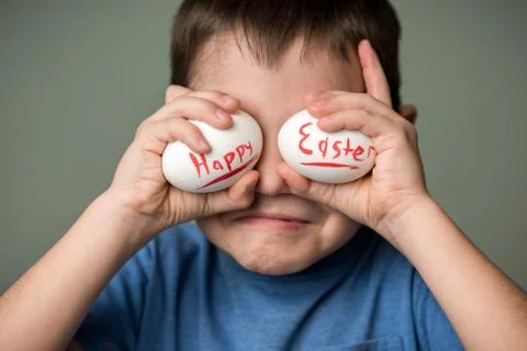 A little boy holding a Easter eggs Stock-Fotos