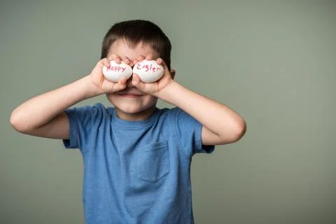 A little boy holding a Easter eggs Foto stock