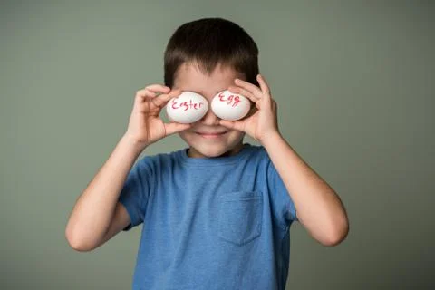 A little boy holding a Easter eggs Stock-Fotos