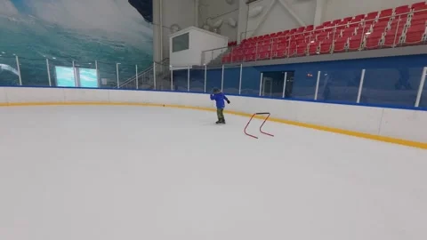 Little boy ice skating alone at indoor rink, brave child practicing winter sport 库存影片 329226823