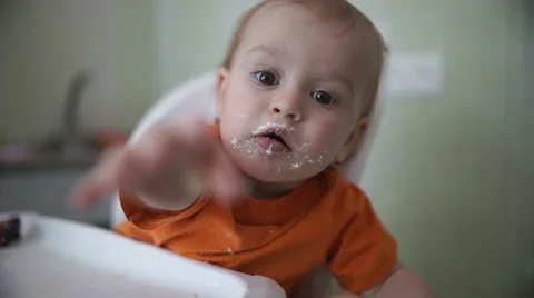 Little boy in the kitchen extends a hand  - Without color correction Stock-Footage 55109591