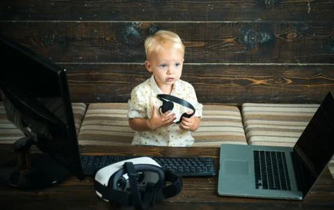Little boy learn using computer technology. Early development with new Stockfoto's