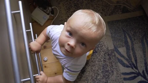 Little boy looks at camera and smiles Видео 79605986