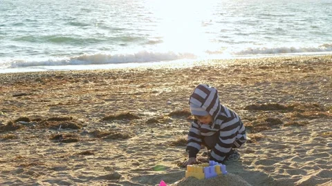 Little boy make a sand castle Stock Footage 88400151