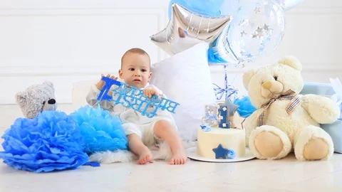 Little boy one year old in photo studio Video stock 100992267