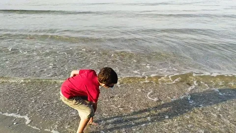 Little boy playing on the beach Video stock 112753922