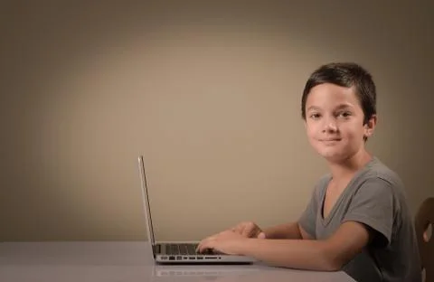 Little boy playing whith a computer Stock-Fotos