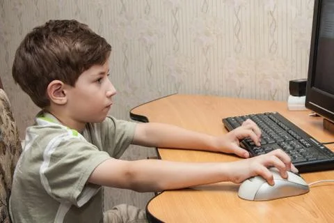 Little boy running on the computer Foto stock