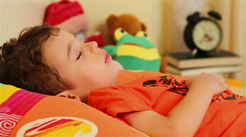 Little boy sleeping 스톡 동영상 40401493
