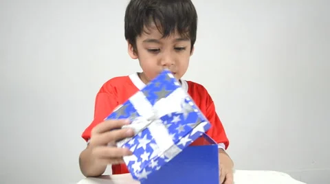 Little boy surprise with present in the box happy face Stockbeeldmateriaal 45873143