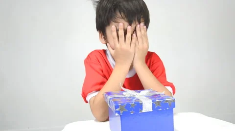 Little boy surprise with present in the box happy face Stockbeeldmateriaal 45873176