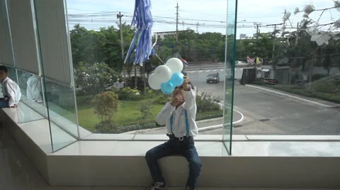 Little boy taking balloon floating up slow motion HD Stockbeeldmateriaal 65800644
