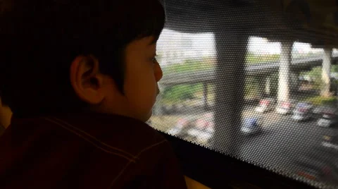 Little boy taking sky train transportation city view Stockbeeldmateriaal 46227878