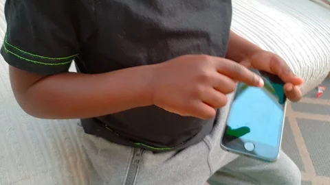 Little boy using an app on a smartphone at home. Vídeo Stock 89620499