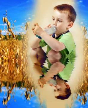 Little boy using inhaler for asthma with allergies ripe field and with reflec Illustrazione stock