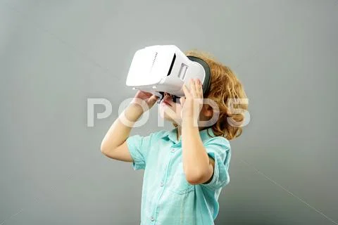 Little boy wearing vr headset Stock Photos