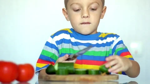 Little chef cuts vegetables Stock-Footage 70577696