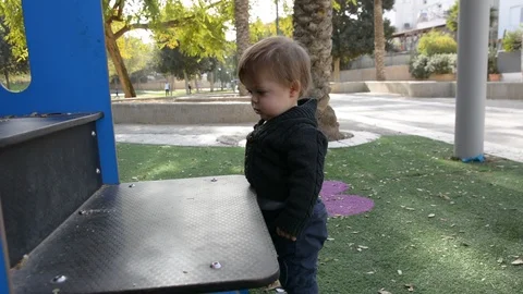 Little cute boy playing on playground. Vídeos de archivo 101803650