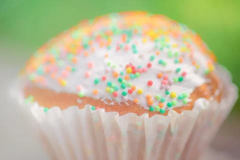 Little easter cupcake wrapped in white paper Stock-Fotos