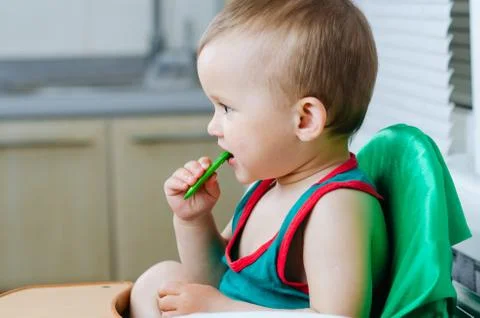Little eats peas in the kitchen Stock Photos