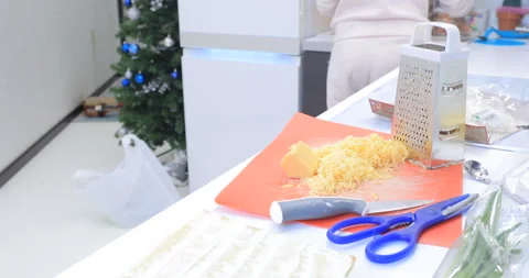 Little girl eats while cooking Vídeo Stock 145933421