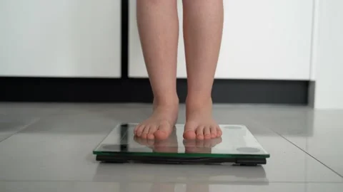 A little girl gets bare feet on the scal... | Stock Video