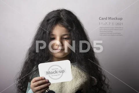 Little girl portrait looking at flash card mock-up series PSD Template