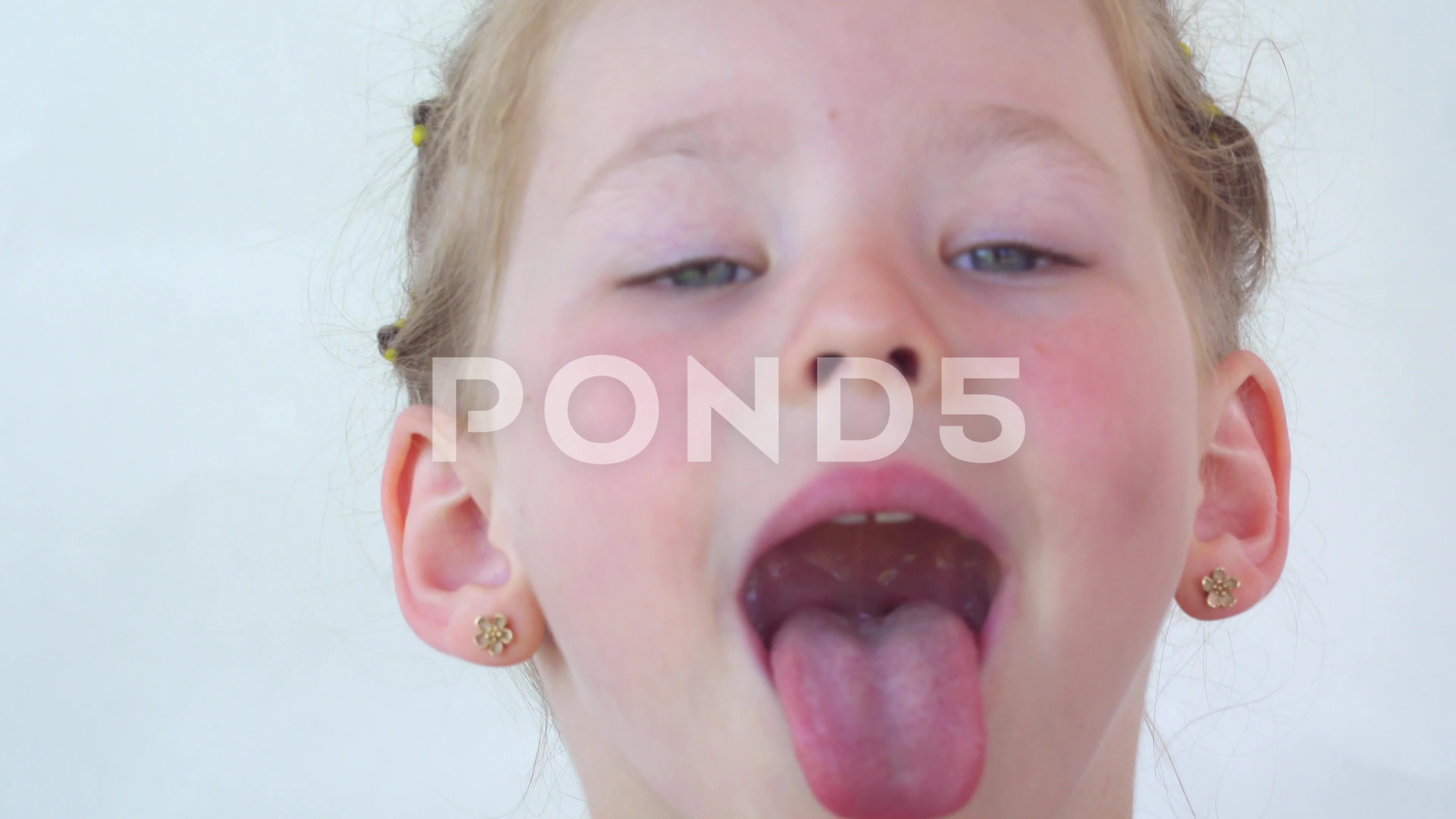 A little girl show tongue throat. portra, Stock Video