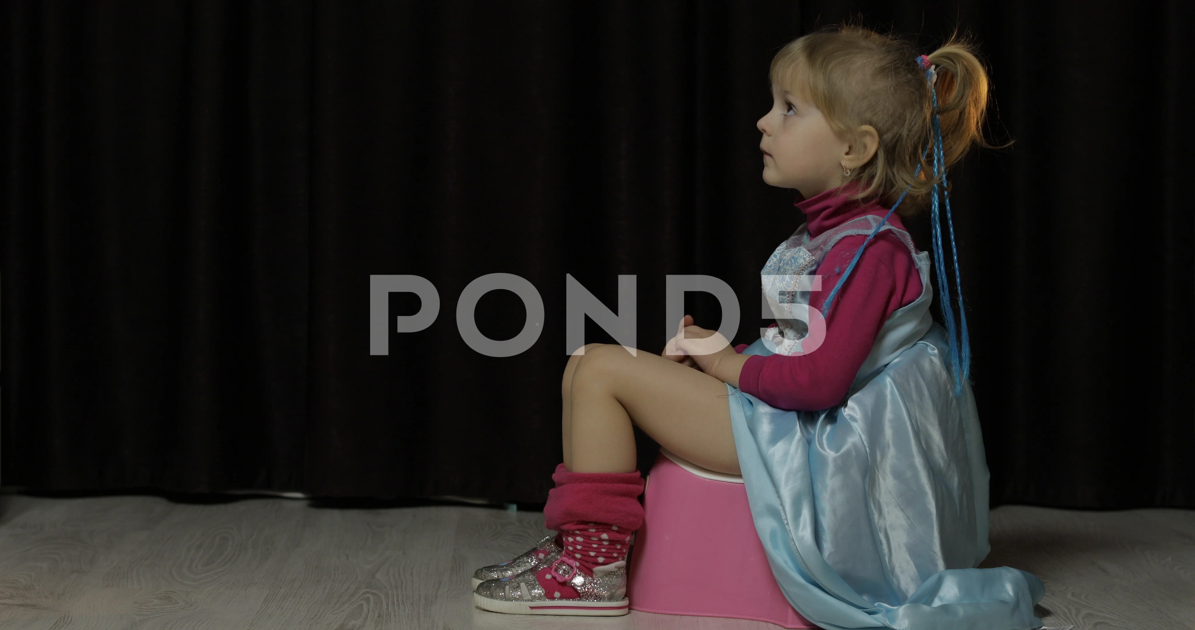 Little girl sitting on the potty and wat, Stock Video