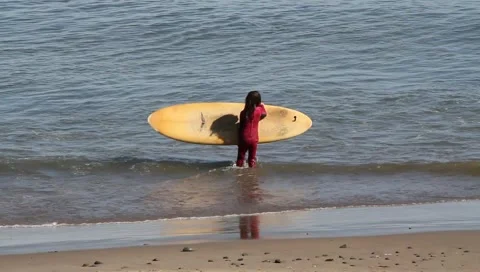 Little girl surf lessons Stock Footage