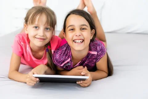 Little girls using tablet computer as art board - painting together 스톡 사진