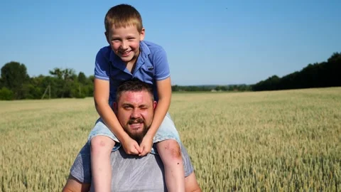 Little kid playing with daddy beard sits on his shoulders. Happy family Stock-Footage 252668987