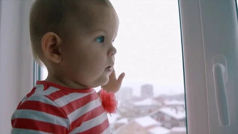 Little kid standing on a windowsill Video stock 70135452