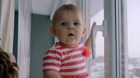 Little kid standing on a windowsill 스톡 동영상 70135518