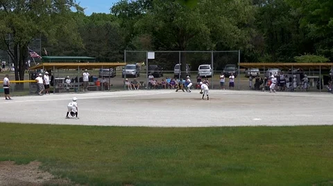 Little league baseball 動画素材 68771472