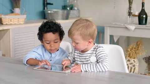 Little Multiethnic Boys Playing on Tablet at Home Vidéo 101037576