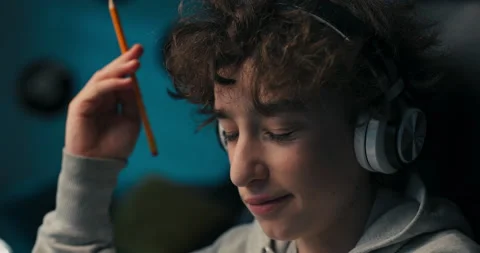 Little programmer learns to design, develops skills, boy is passionate about IT 스톡 동영상 201230241