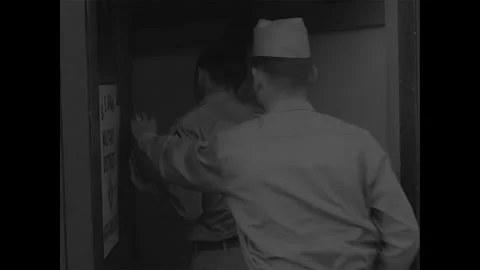 LITTLE ROCK - 1957: Desegregation — State-shaped Army district sign in window Stockbeeldmateriaal 342230959