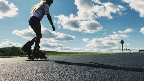Little Rollerblading Vídeo Stock 86565878